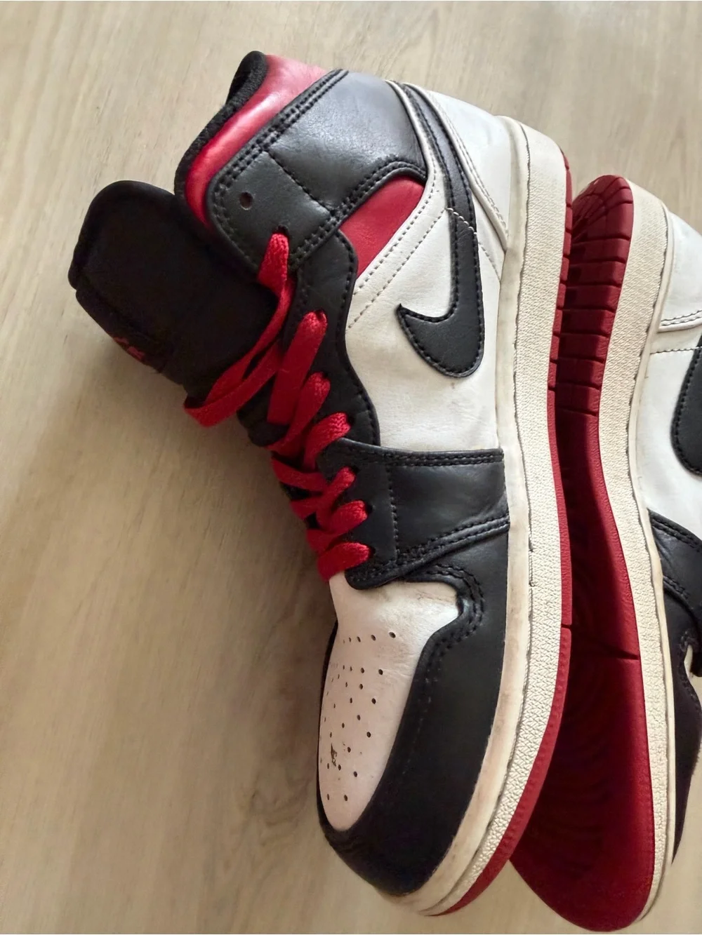 Jordan Air Jordan 1 Mid Gym Red Black Toe White Red Black DQ8426-106 Sz 7.5